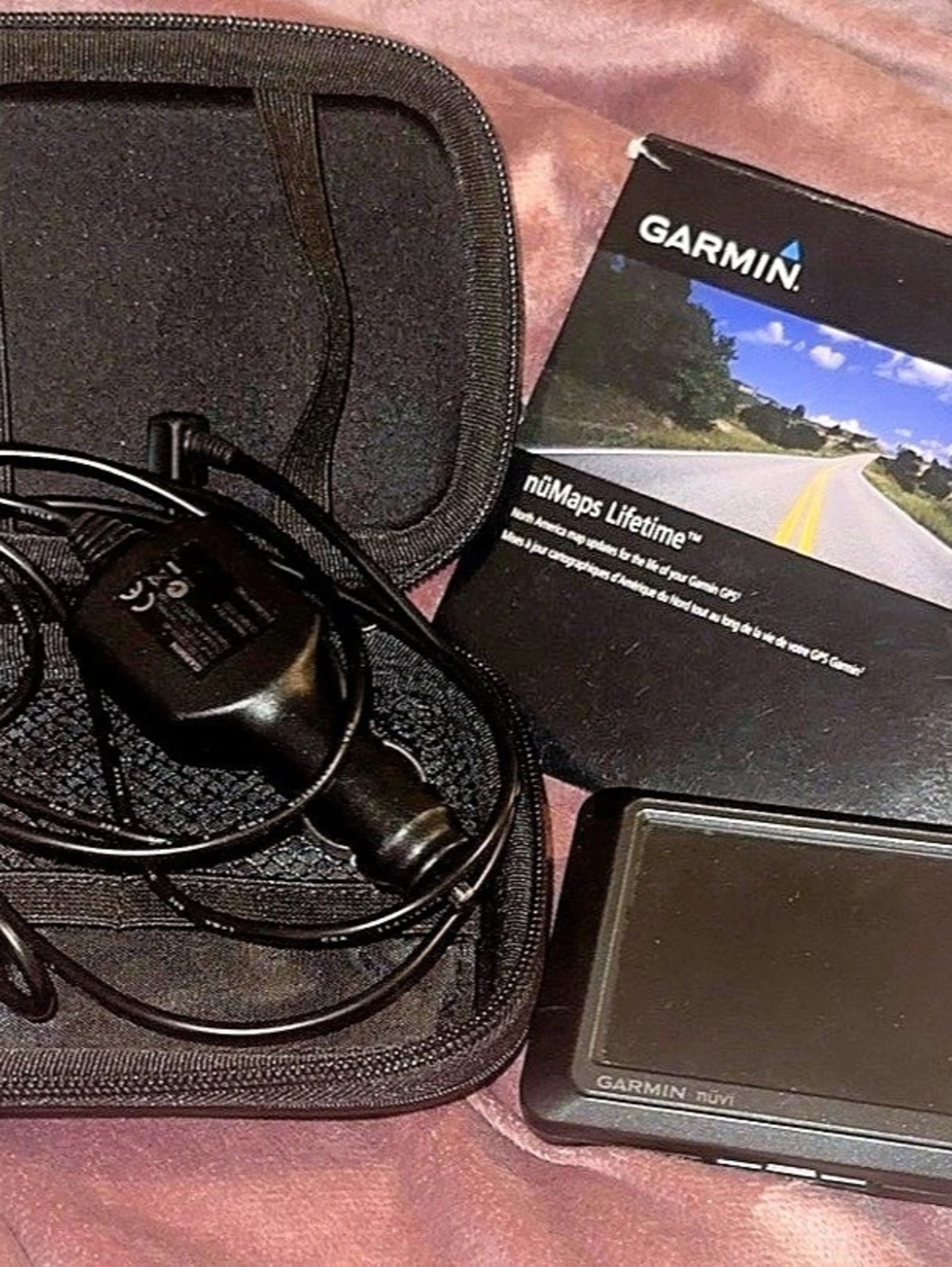 Garmin nüvi 52LM GPS Navigation with Case & nüMaps